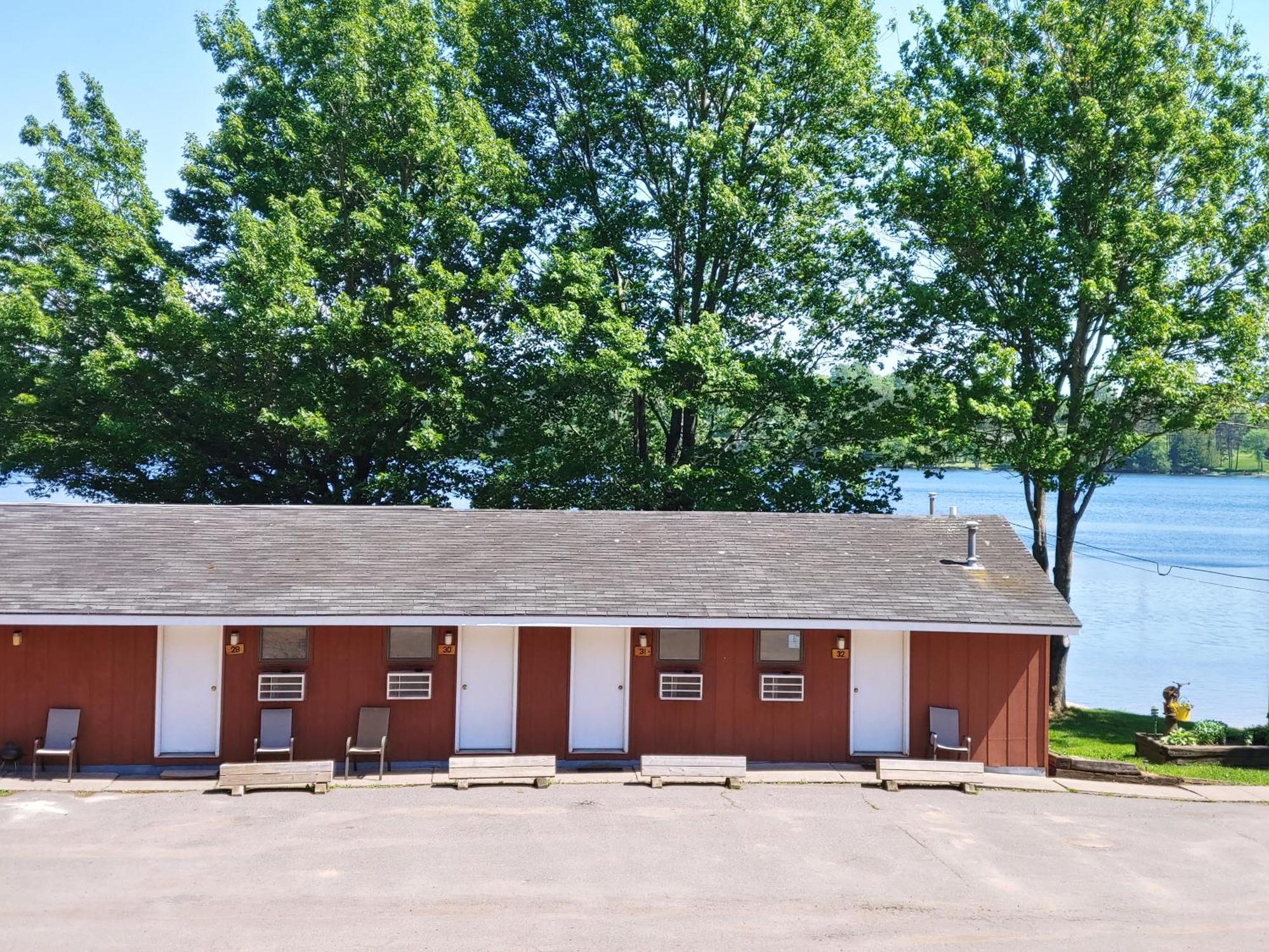Lakeshore Motel Ice Lake Iron River Exterior photo